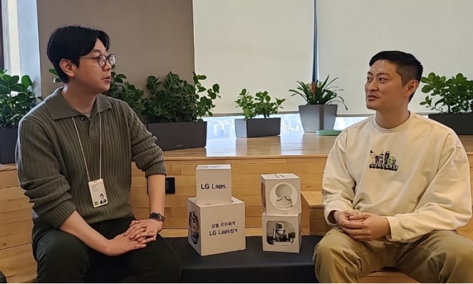 LG Labs 연구원과 인터뷰하는 현장 사진