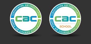 두 개의 원형 로고가 나란히 있습니다. 첫 번째 로고에는 CERTIFICATION AIR CONDITIONER와 KOREA AIR CLEANING ASSOCIATION이라는 문구가 원형 테두리에 적혀 있으며, 중앙에는 cac라는 글자가 있습니다. 두 번째 로고는 첫 번째 로고와 유사하지만, 중앙에 cac 아래에 SCHOOL이라는 단어가 추가되어 있습니다.