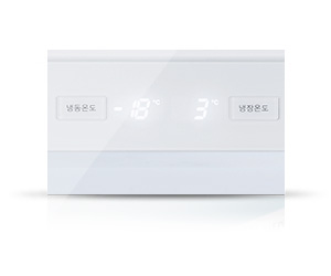 이미지는 냉장고의 온도 조절 패널을 보여줍니다. 패널에는 냉동온도와 -18°C, 냉장온도와 3°C라는 텍스트가 표시되어 있습니다. 배경은 흰색으로 깔끔한 디자인입니다.