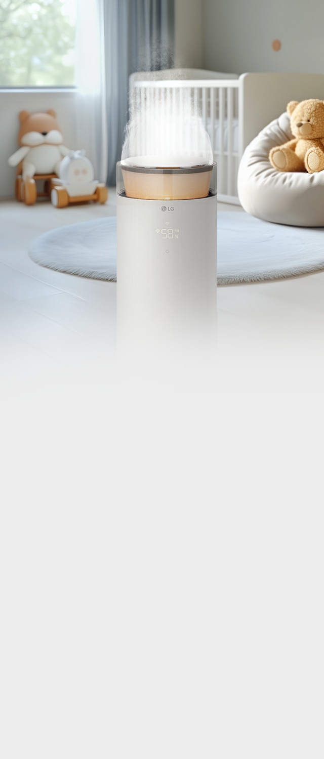 가습무가 나오고 있는 LG 퓨리케어 오브제컬렉션 하이드로에센셜 제품이 아이방 안에 놓여 있고 아기 침대와 인형들이 보입니다.