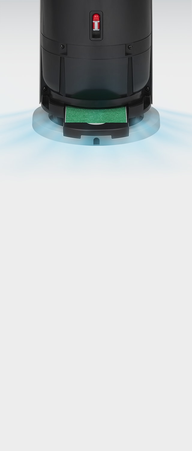 LG 퓨리케어 오브제컬렉션 하이드로에센셜 제품의 내부 모습이 검은색 원통형으로 보이고 있습니다. 초록색 청정 가습 필터가 장착된 트레이가 돌출되어 있으며, 파란색으로 공기 흐름은 하단으로 들어갈 수 있는 먼지를 막아주어 내부를 위생적으로 유지하는 데 도움을 주는 기능을 시각적으로 표현한 것입니다.