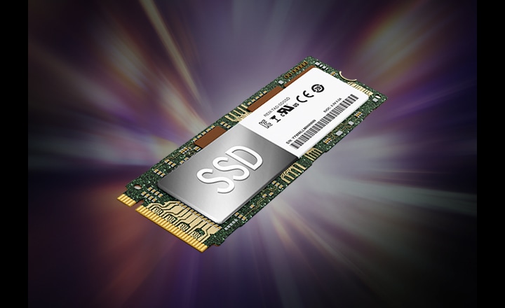 SSD가 중앙에 위치한 이미지로, SSD는 전자 회로 기판 위에 장착되어 있습니다. 배경은 다양한 색상의 빛이 퍼져 나가는 형태로, 역동적인 느낌을 줍니다. SSD 표면에는 SSD라는 텍스트가 크게 쓰여 있으며, 옆에는 여러 인증 마크와 바코드가 보입니다.
