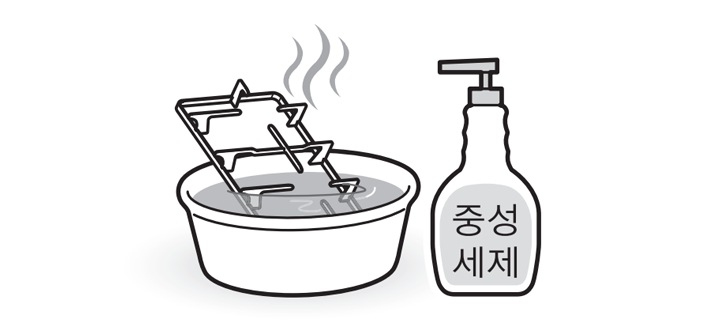 1. 따뜻한 물에 몇 분 간 담구어 둔 다음 중성세제로 깨끗이 씻어주시고 마른행주로 물기를 닦은 후 제자리에 놓아주세요1