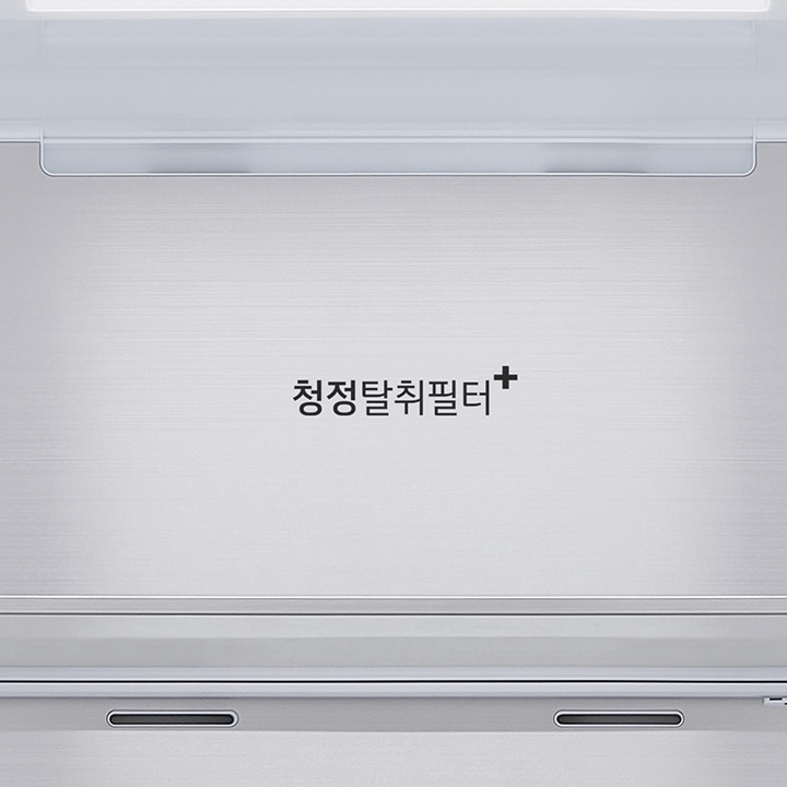 청정탈취필터+라는_문구가_있는_금속성_배경의_이미지입니다._배경은_은색으로_깔끔하고_현대적인_느낌을_줍니다.