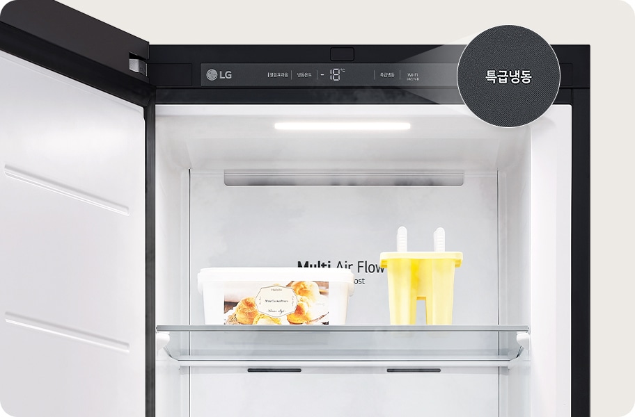 LG 냉동고의 문이 열린 채로 내부를 보여주는 이미지입니다. 상단에는 특급 냉동 기능이 강조되어 있습니다.
