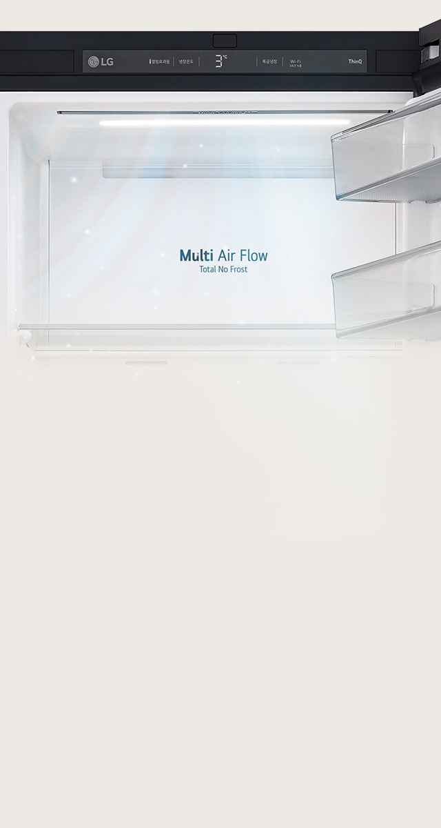 LG 냉장고 내부 상단에서부터 시원한 공기가 흘러나와 도어 쪽 선반까지 냉기를 전달하는 도어쿨링+ 기능을 시각적으로 보여주는 이미지입니다.