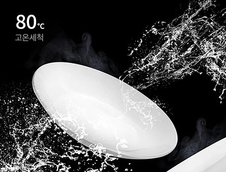 80℃ 고온세척이라는 문구가 있으며, 흰색 접시가 물과 함께 표현되어 있습니다. 