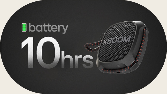배터리_아이콘과_함께_battery_10_hrs라는_텍스트가_있으며,_검은색_휴대용_스피커가_보입니다._스피커에는_xboom이라는_글자가_새겨져_있습니다._