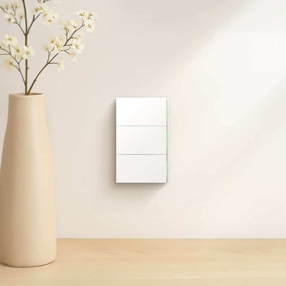 AI Home 제품 LG 스마트 조명 스위치 3구 (TMCS3W4W.AKOR) 메인이미지 1