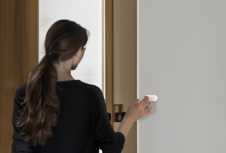 /kr/images/home-iot-product/package/aihome_solution_carereminder.png
