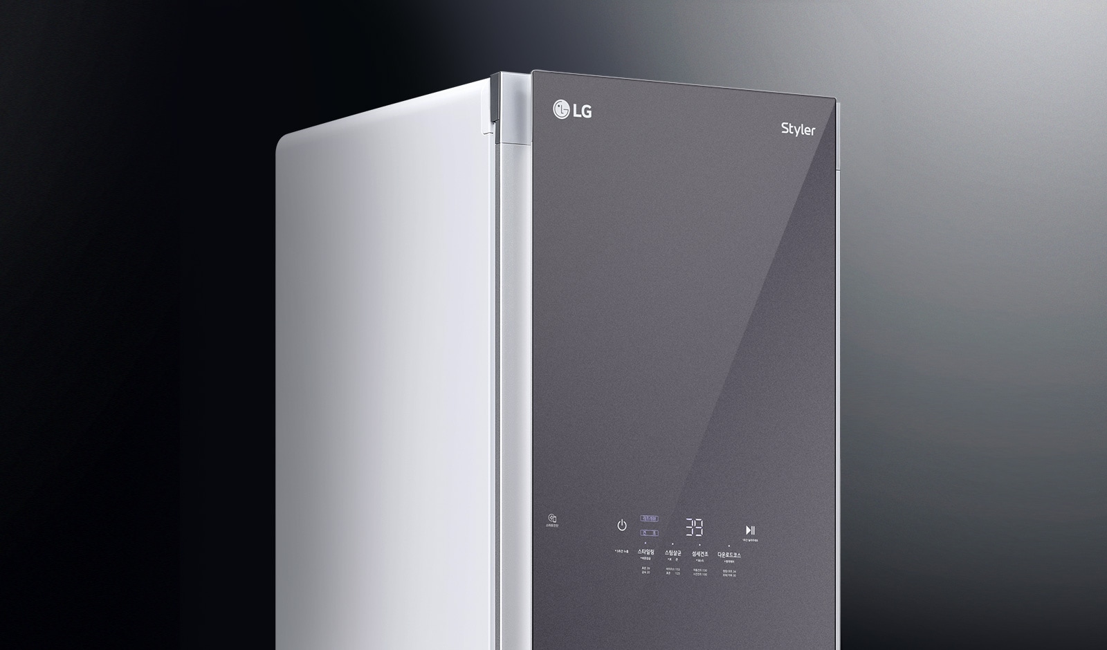 LG Styler라는 글자가 있는 가전제품의 일부가 보입니다. 제품의 전면은 어두운 색상으로 되어 있으며, 디지털 디스플레이와 터치 버튼이 있습니다. 배경은 어두운 색상으로 제품을 강조하고 있습니다.