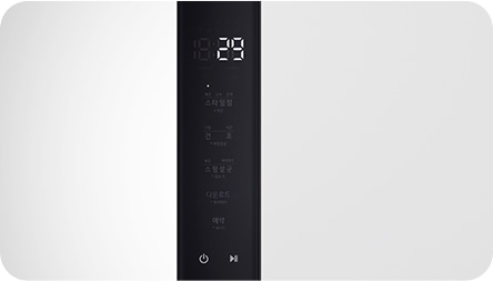 검은색 패널에 디지털 숫자 28이 표시되어 있으며, 그 아래로 스마트링크, 공기청정, 청정, 스마트청정, 다용도, 예약이라는 텍스트가 나열되어 있습니다. 전원 버튼과 재생 버튼이 보입니다.