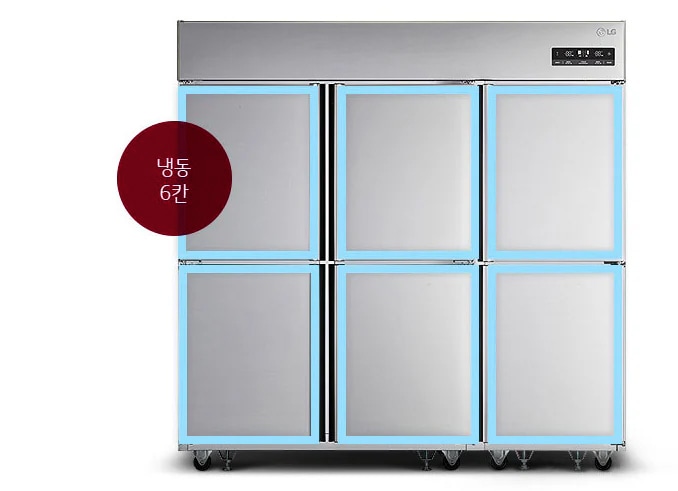 대형 냉장고 이미지로, 총 여섯 개의 문이 있으며, 각 문은 파란색 테두리로 강조되어 있습니다. 냉장고의 상단에는 디지털 디스플레이가 있고, 빨간색 원형 배경에 냉동 6칸이라는 문구가 적혀 있습니다. 바퀴가 달려 있어 이동이 용이해 보입니다.