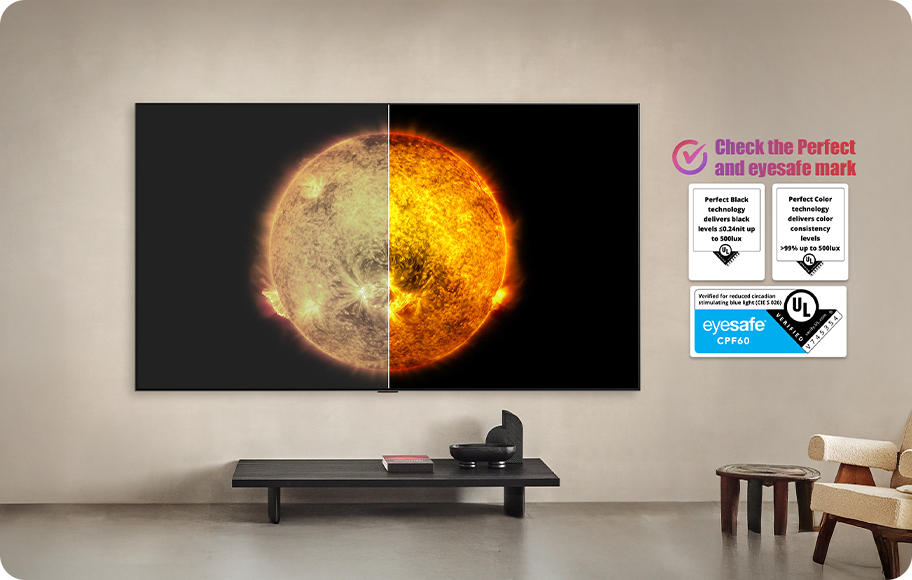 퍼펙트 컬러와 퍼펙트 블랙이 적용된 디스플레이와 없는 디스플레이를 시각적으로 비교한 LG OLED TV. UL 및 아이세이프 인증이 표시되며, 표시를 확인하라는 텍스트가 표시됩니다.