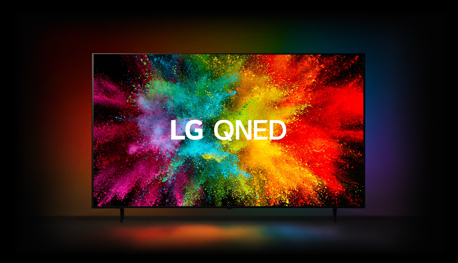 LG QNED라는 텍스트가 있는 TV 화면이 다채로운 색상의 폭발적인 효과로 가득 차 있습니다. 