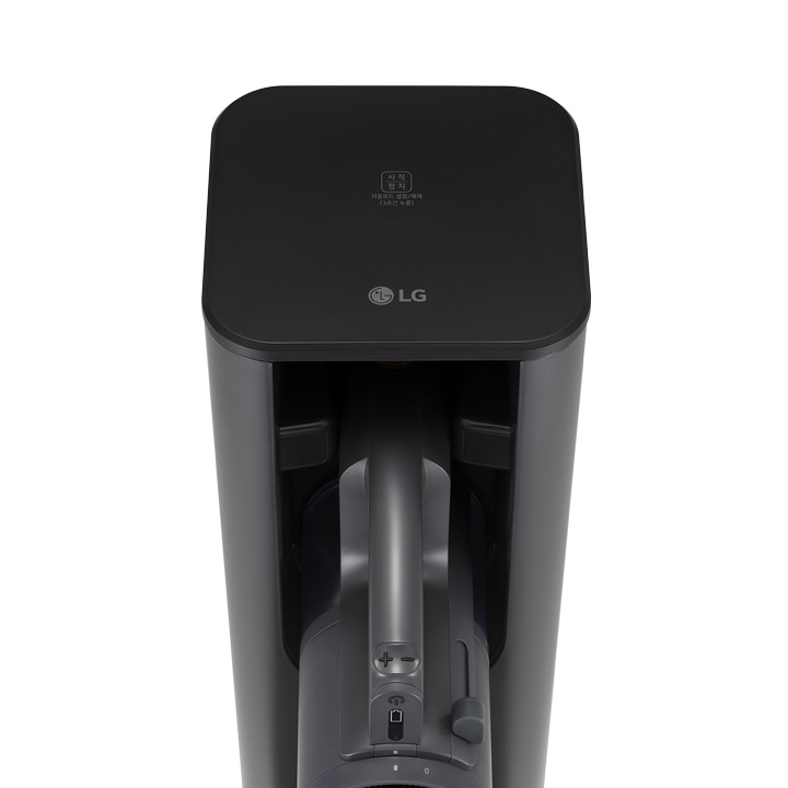 lg 로고가 있는 검정색 기기의 상단 부분이 보입니다. 상단에는 여러개의 아이콘과 텍스트가 있습니다. 텍스트로는 먼지통 비움, 청소 중, 설정/정지, 자동 청소 시작 등이 표시되어 있습니다. 기기의 디자인은 세련되고 현대적인 느낌을 줍니다.