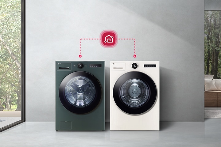 두 대의 LG 세탁기가 나란히 놓여 있으며, 각각의 세탁기 위에는