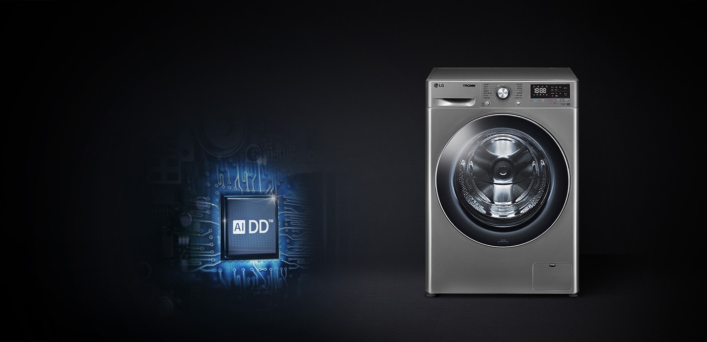 세탁기와 AI DD™ 칩셋이 있는 이미지입니다. 세탁기는 회색으로, 앞쪽에 투명한 문이 있어 내부가 보입니다. AI DD™ 칩셋은 파란색 배경에 빛나는 효과로 강조되어 있습니다. 