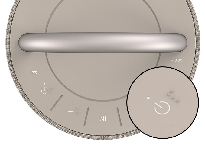 XBOOM 360 (RP4) 모델- 시각장애인의 제품 사용을 보조하기 위해 제품 외관의 전원, 볼륨 UP/DOWN 버튼에 점자 이미지