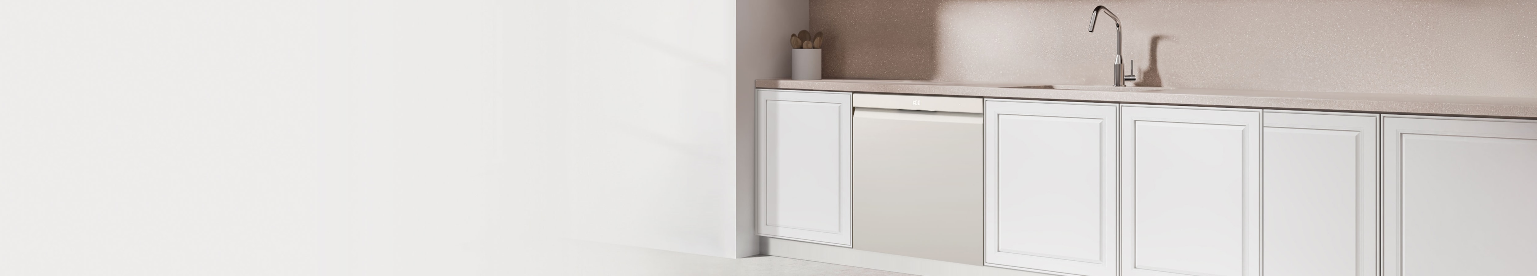 주방 하부장에 빌트인된 LG 오브제컬렉션 식기세척기가 우아한 화이트 인테리어와 조화를 이루는 모습.