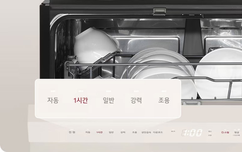 이미지에는 LG 로고가 있는 식기세척기의 제어 패널이 보입니다. 패널에는 자동, 1시간, 일반, 강력, 조용 이라는 세척 코스가 표시되어 있습니다. 아래에는 각 코스에 대한 설명이 있습니다. 자동코스는 식기 오염도에 따라 세척 시간과 온도를 자동으로 조절합니다. 1시간코스는 일반적인 식사에 사용한 식기를 짧은 시간 내에 세척합니다. 일반코스는 전기를 효율적으로 사용합니다. 조용코스는 소음을 낮춘 코스로 조용한 세척이 가능합니다.