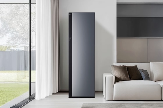 모던한 인테리어 공간에 5벌용 스타일러가 놓여져있습니다.