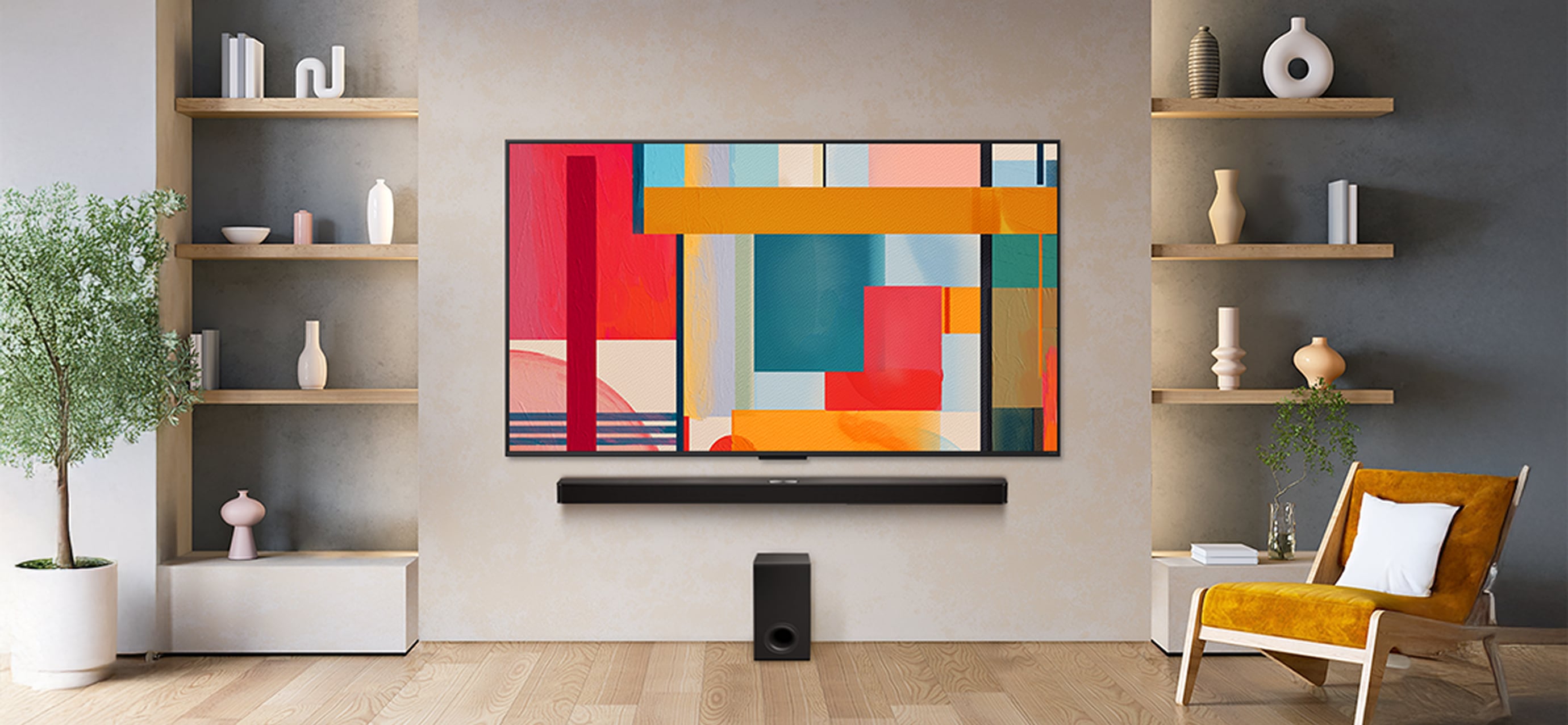 거실 벽에 걸린 대형 TV와 사운드바, 모던한 인테리어 소품이 배치된 공간.