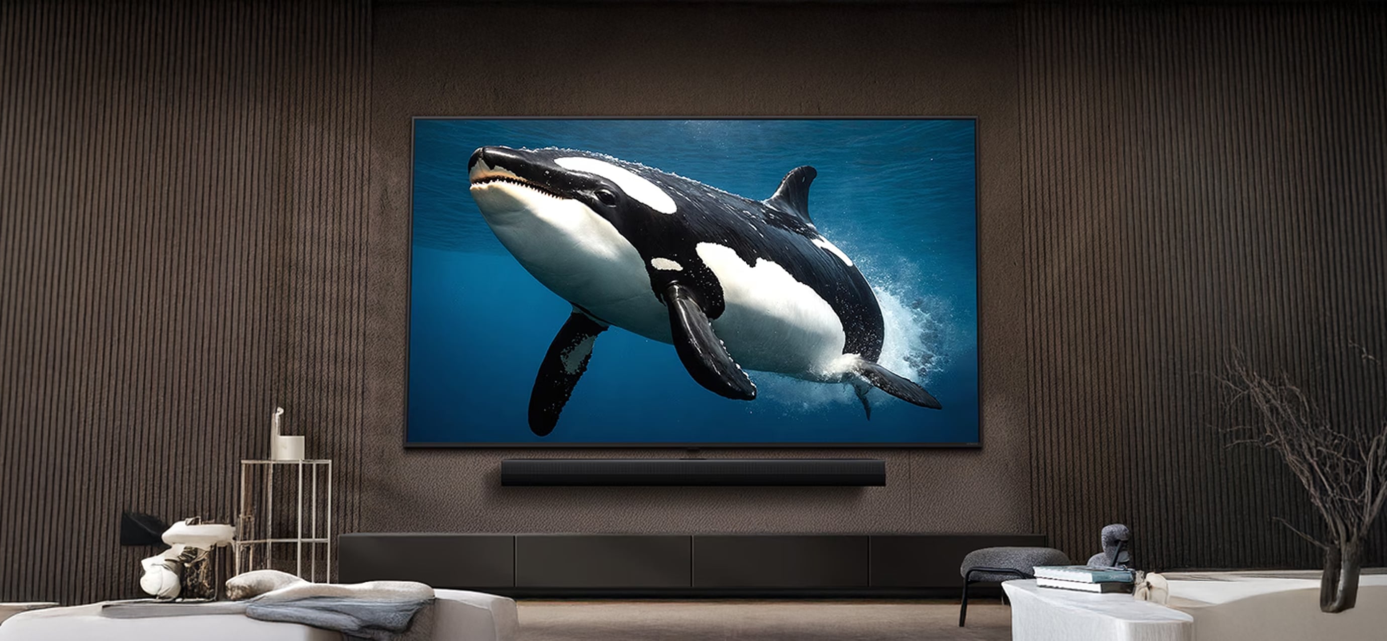 고래 영상이 재생되는 대형 TV가 설치된 모던한 거실.