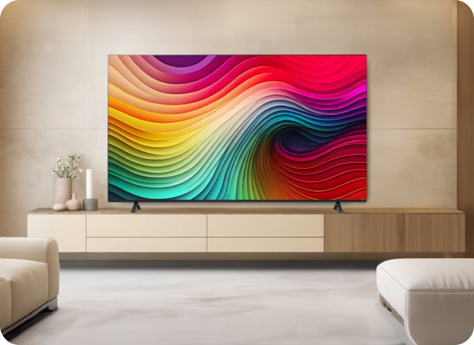 거실에 설치된 LG TV 화면에 다채로운 색상의 물결무늬 그래픽 이미지가 표시된 모습.