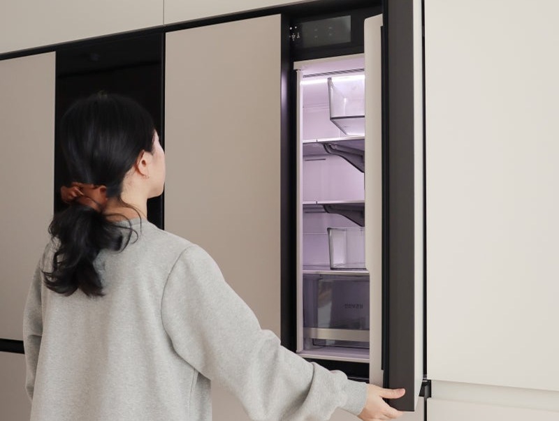 이번에 LG 디오스 Fit&Max는 <br/>양옆 여유 공간 4mm만 있으면 <br/>가구장과 딱 핏되게 설치할 수 있어요. 