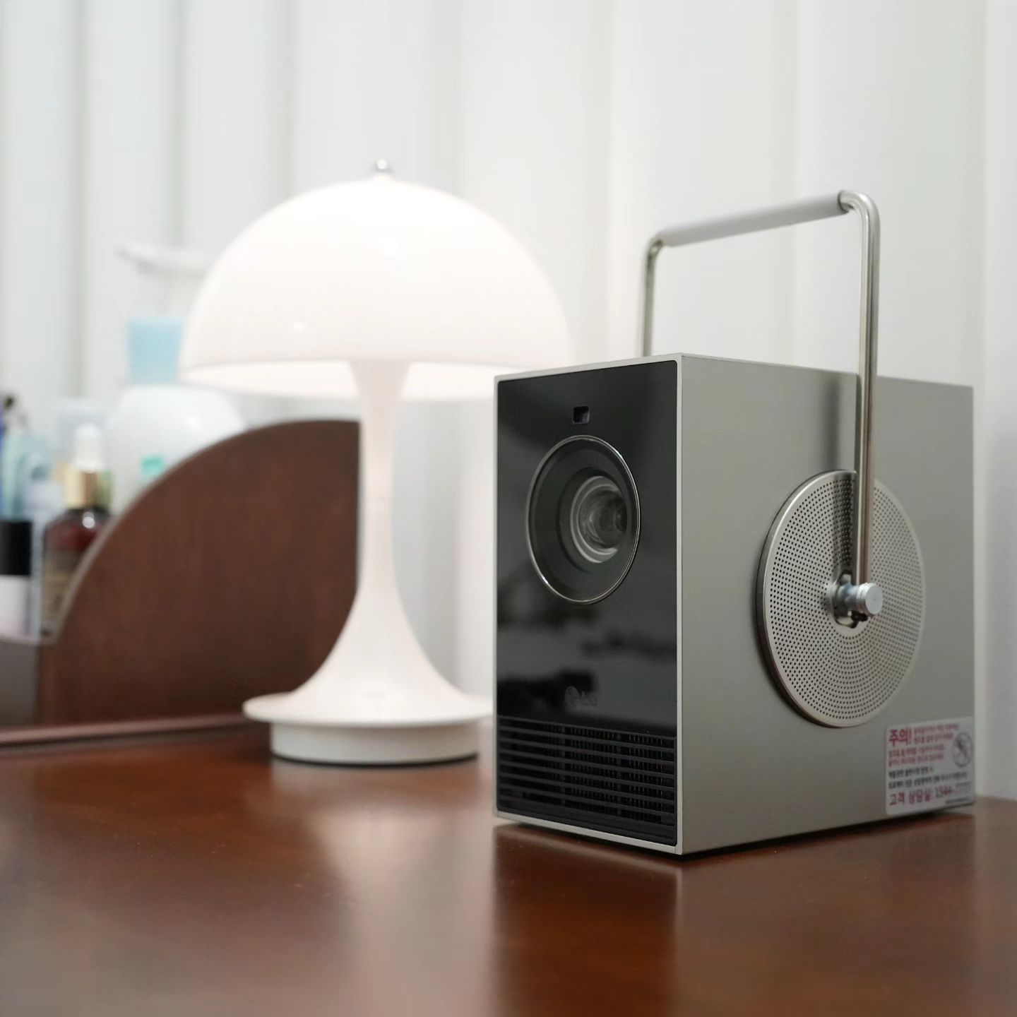세련된 디자인과 모던한 공간을 완성하는 LG 시네빔의 조화로운 모습