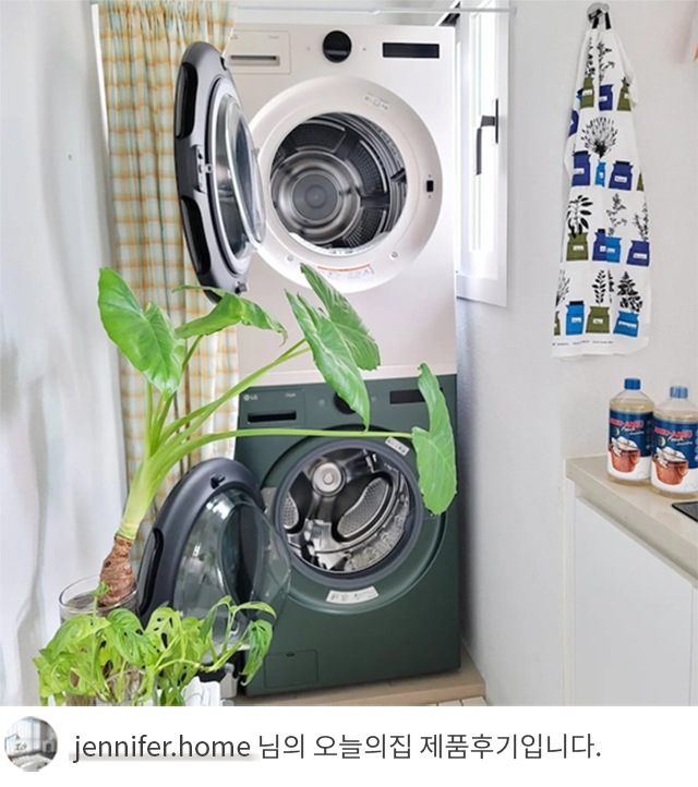 LG 트롬 오브제컬렉션 세탁건조기의 도어가 열려 있으며, 내부 드럼에 세탁물이 담겨 있는 모습입니다. 하단에는 'jennifer.home 님의 오늘의집 제품후기입니다.'라는 텍스트가 포함되어 있습니다.
