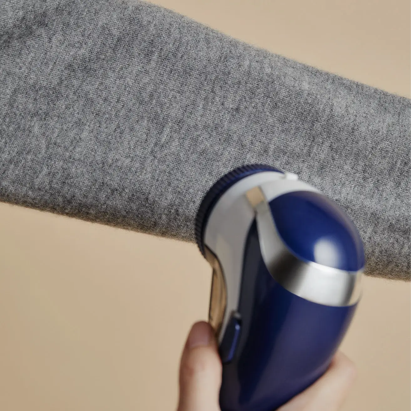 캐시미어 카디건 보풀제거기 사용 방법 안내 이미지