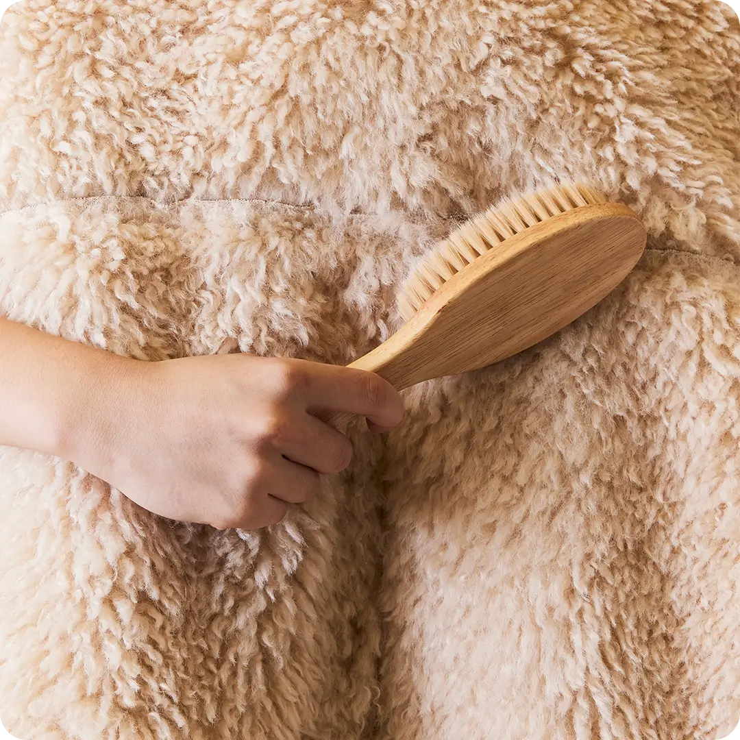 페이크 퍼 재킷 빗질 방법 안내 이미지