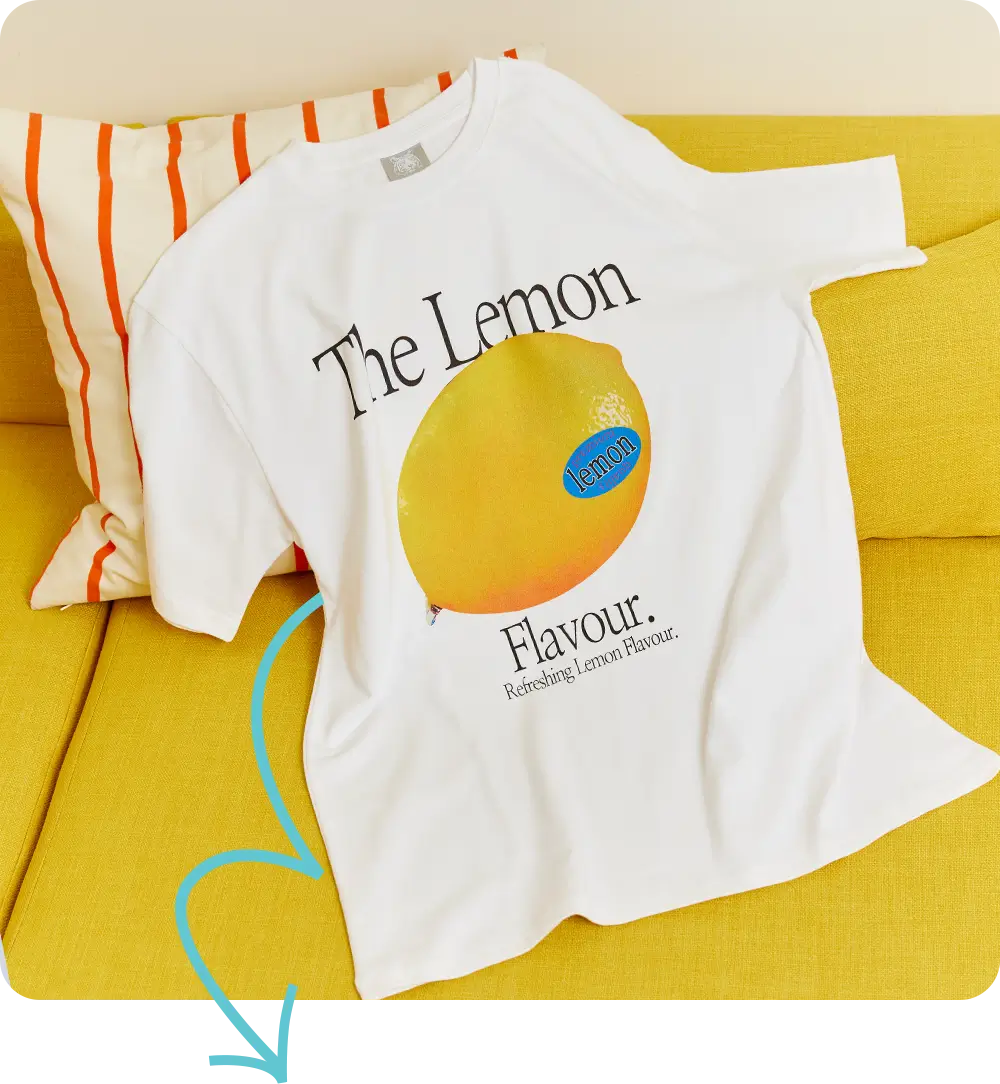 다양한 프린팅 기법으로 제작된 프린팅 티셔츠 제품과 그래픽 일러스트 이미지