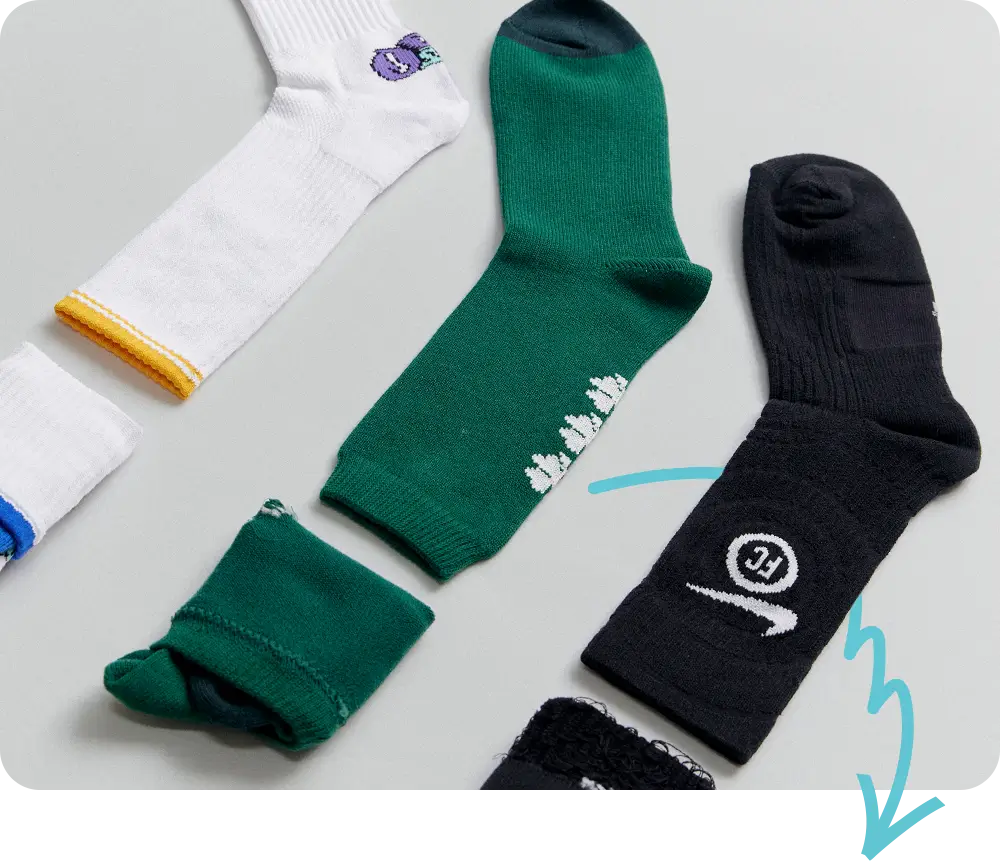 다양한 컬러와 패턴의 양말을 정리해 연출한 양말 관리 메인 이미지