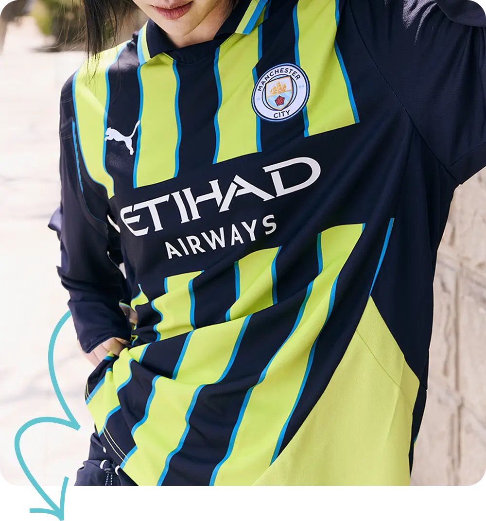 야구와 축구 등 다양한 스포츠 팀의 유니폼과 머플러를 연출한 스포츠 유니폼 메인 이미지