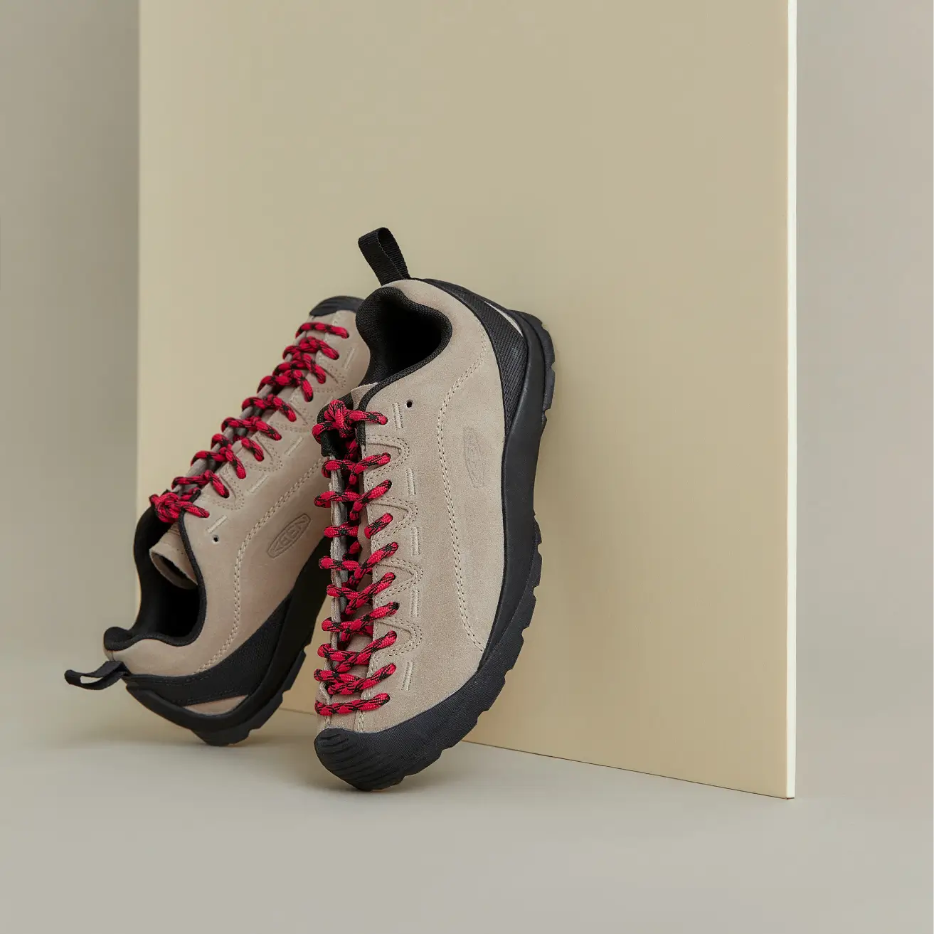 스웨이드 스니커즈 건식 세탁 방법 안내 이미지