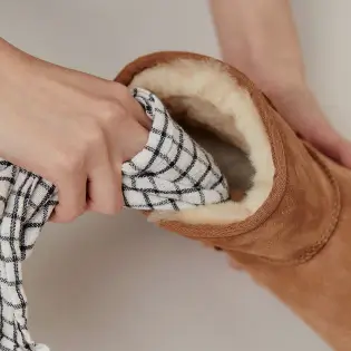 어그부츠 소독용 알코올을 이용한 탈취 및 양털 관리 방법 안내 이미지