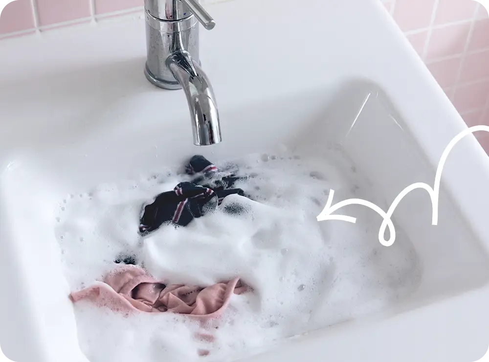 다양한 색상과 소재의 언더웨어를 정갈하게 배열한 보이지 않는 곳까지 청결 관리 메인 이미지
