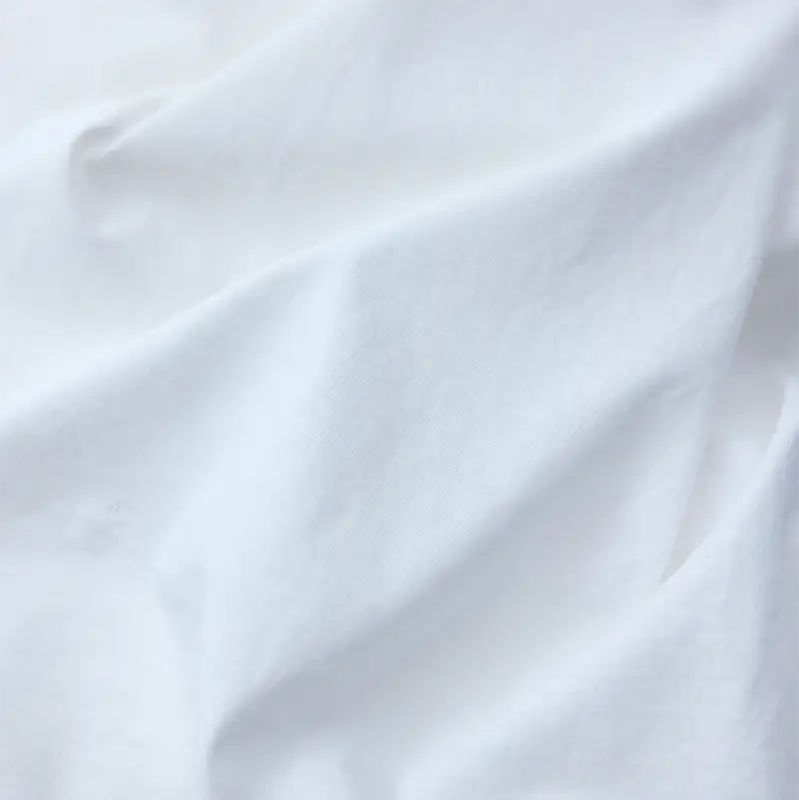 나일론 화이트 셔츠를 찬물에 중성세제를 풀어 손세탁하고 그늘에서 건조하는 나일론 관리 이미지