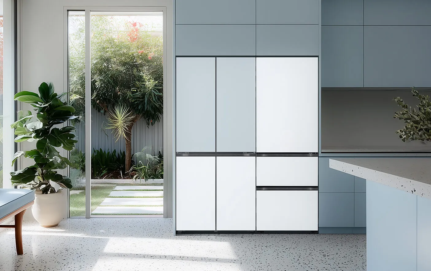 핏앤맥스 냉장고 상냉장하냉동 500리터 급과 김치냉장고 3도어 조합은 페어설치를 많이 하는 조합으로 3도어 김치톡톡은 2-3인 가구가 많이 사용하는 다용도 김치냉장고입니다. 클린하고 깨끗한 인테리어에 냉장고장과 빈틈을 최소화해 빌트인 느낌을 선호하는 고객에게 추천합니다. 