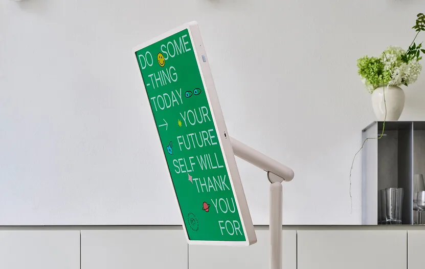 LG 스탠바이미 2에 착 붙는 콤팩트한 사이즈의 mini 리모컨 이미지 