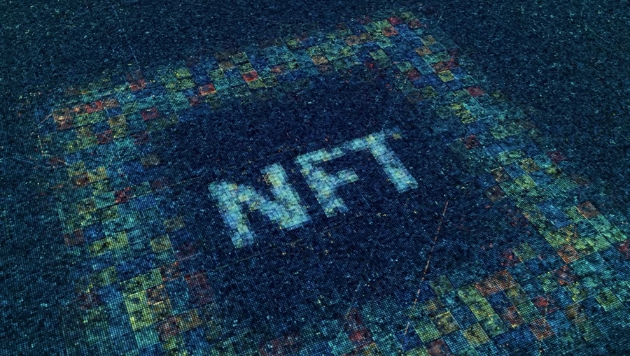 ‘NFT’라는 글자를 하얀색으로 형성하고 있는 모자이크