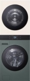상단은 흰색, 하단은 녹색 바디인 LG 워시타워 입니다.