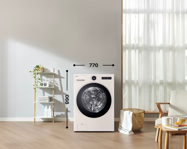LG 워시콤보. 흰색 바디에 검은색 도어와 상단 조작 패널이 있는 단일 세탁기입니다. 높이는 990mm, 폭은 700mm입니다. 옆에는 선반과 세탁 바구니가 있습니다. 이 이미지는 소비자의 이해를 돕기 위한 연출된 이미지입니다.