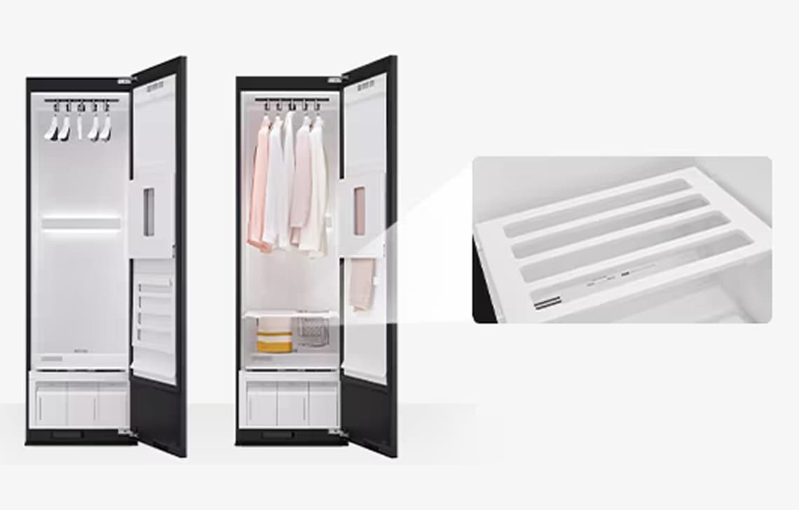 LG 스타일러 내부 선반과 의류 걸이 공간, 하단 선반을 보여주는 모습.