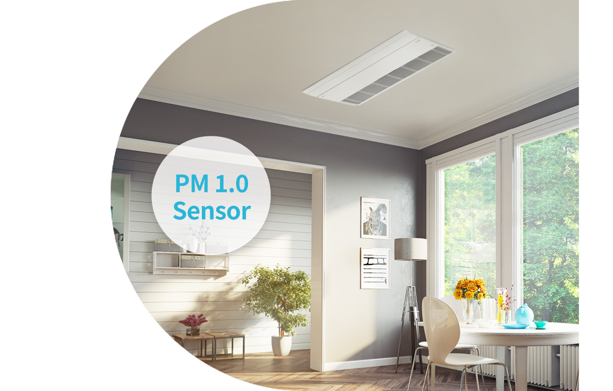 PM 1.0 센서가 강조된 거실의 모습으로, 천장에는 LG 휘센 에어컨이 설치되어 있으며, 큰 유리창과 화사한 인테리어가 돋보이는 공간.