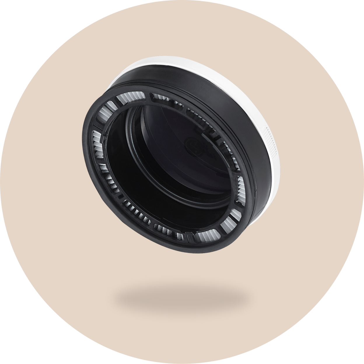 LG 청소기의 필터. 검은색과 흰색이 조화를 이루며, 필터의 격자 모양이 보임.