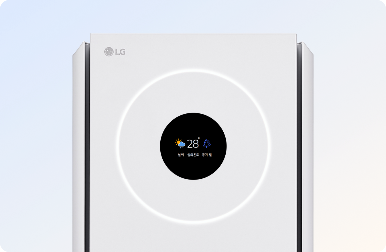 스탠드 에어컨 상단 화면 중앙 원형 디스플레이에 날씨, 실외 온도(28℃), 공기 질 정보가 표시됨.